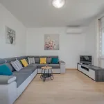 Seaside House Kastel Stafilic, - 22438 Semesterbostad