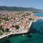 Seaside House Kastel Stafilic, - 22438 *