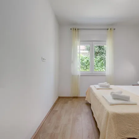 Holiday home Seaside House Kastel Stafilic, - 22438