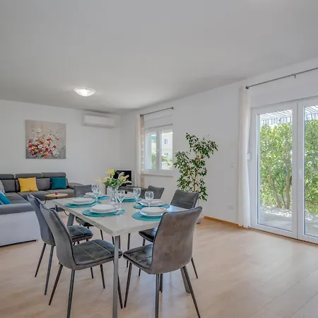 Holiday home Seaside House Kastel Stafilic, - 22438 *