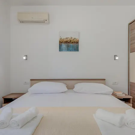 Holiday home Seaside House Kastel Stafilic, - 22438 *