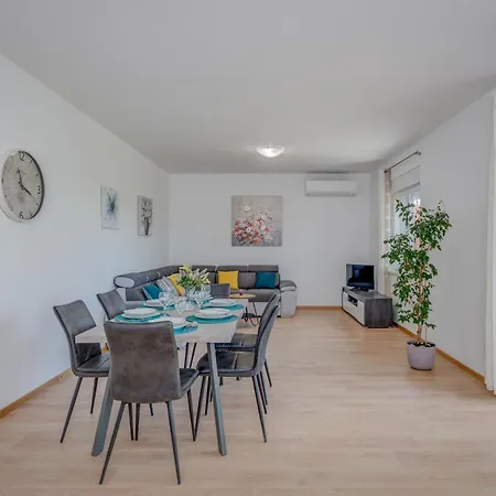 Feriehus Seaside House Kastel Stafilic, - 22438 *
