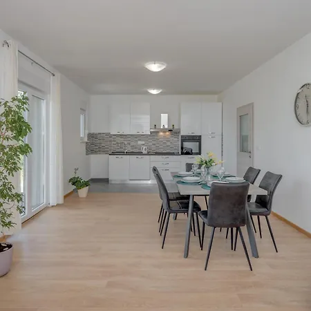 Seaside House Kastel Stafilic, - 22438 Feriehus Kaštela